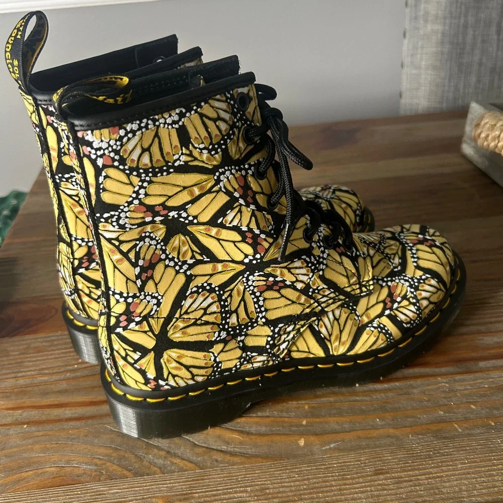 Dr. Martens 1460‎ W Butterfly Print Lace Up Ankle combat Boots Women's US 7